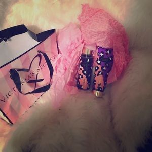 BNWT VICTORIA’S SECRET ENDLESS NIGHT SET $36+tax